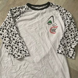Cakeworthy Disney cruella baseball tee